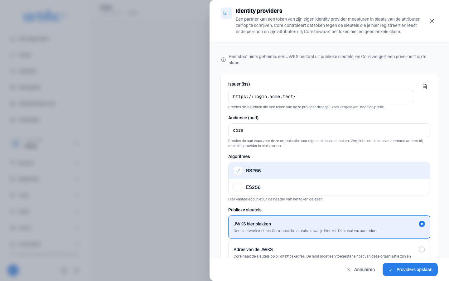 De kaart Identity providers op Instellingen, onder de kaart Labelvocabulaire: de uitleg, een opmerking dat hier niets geheims staat, en één provider met de issuer https://login.acme.test/ en de audience core.